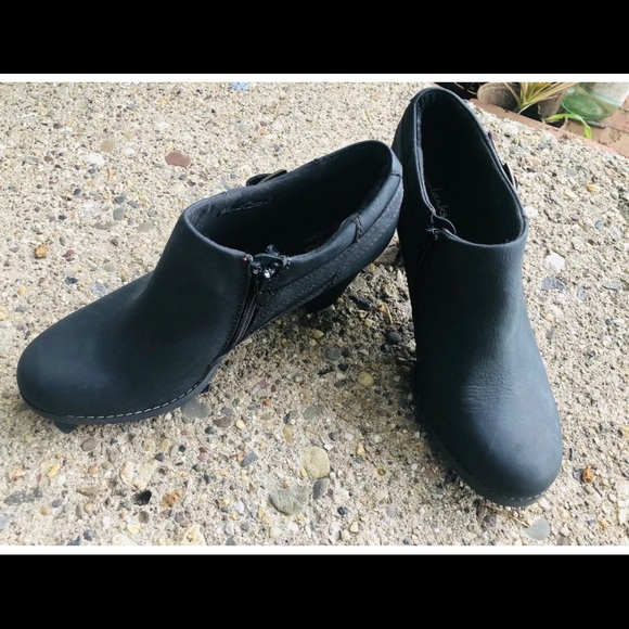 Clarks Ankle Boots 9.5 Charcoal Leather Side Zip - Picture 4 of 6